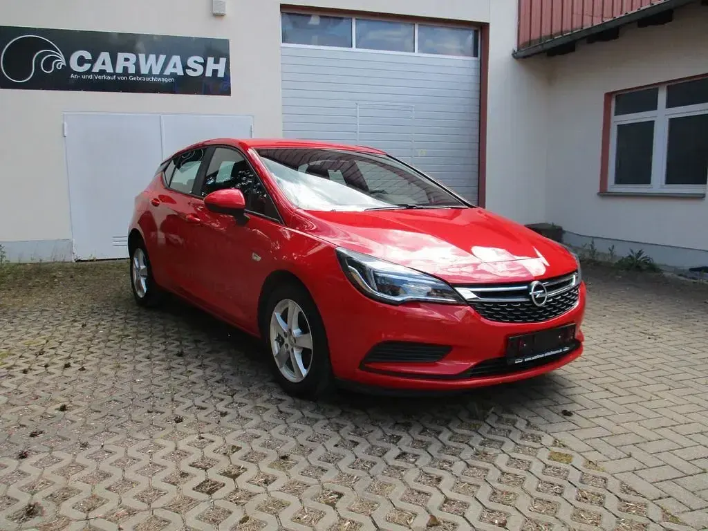 Gebraucht Opel Astra Edition 95 PS (69 kW) 2017 Rot Limousine