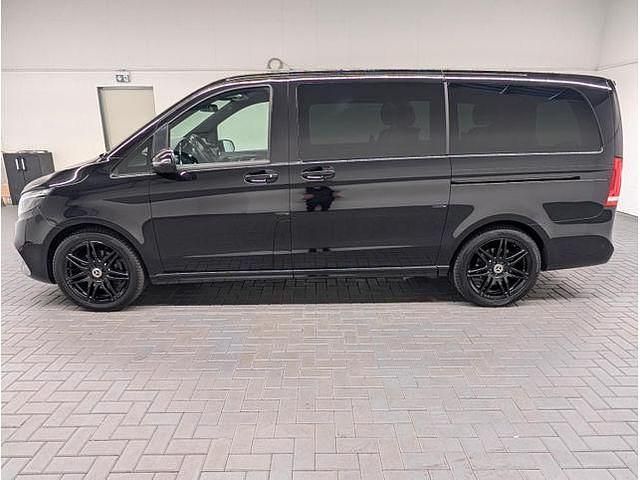 Gebraucht 2024 Mercedes V300 AMG line Van / Kleinbus | 69.110 € (Fairer Preis) - Bild 1/1