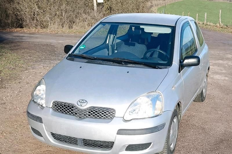 Gebraucht Toyota Yaris 65 PS (47 kW) 2003 Silber Kleinwagen