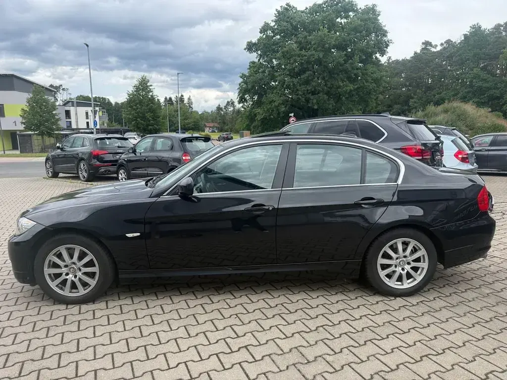 Gebraucht BMW 325 218 PS (160 kW) 2011 Schwarz Limousine