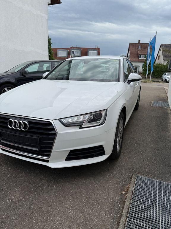 Weiß Gebraucht 2018 Audi A4 Sport Limousine | 13.600 € (Superpreis) - Bild 1/4