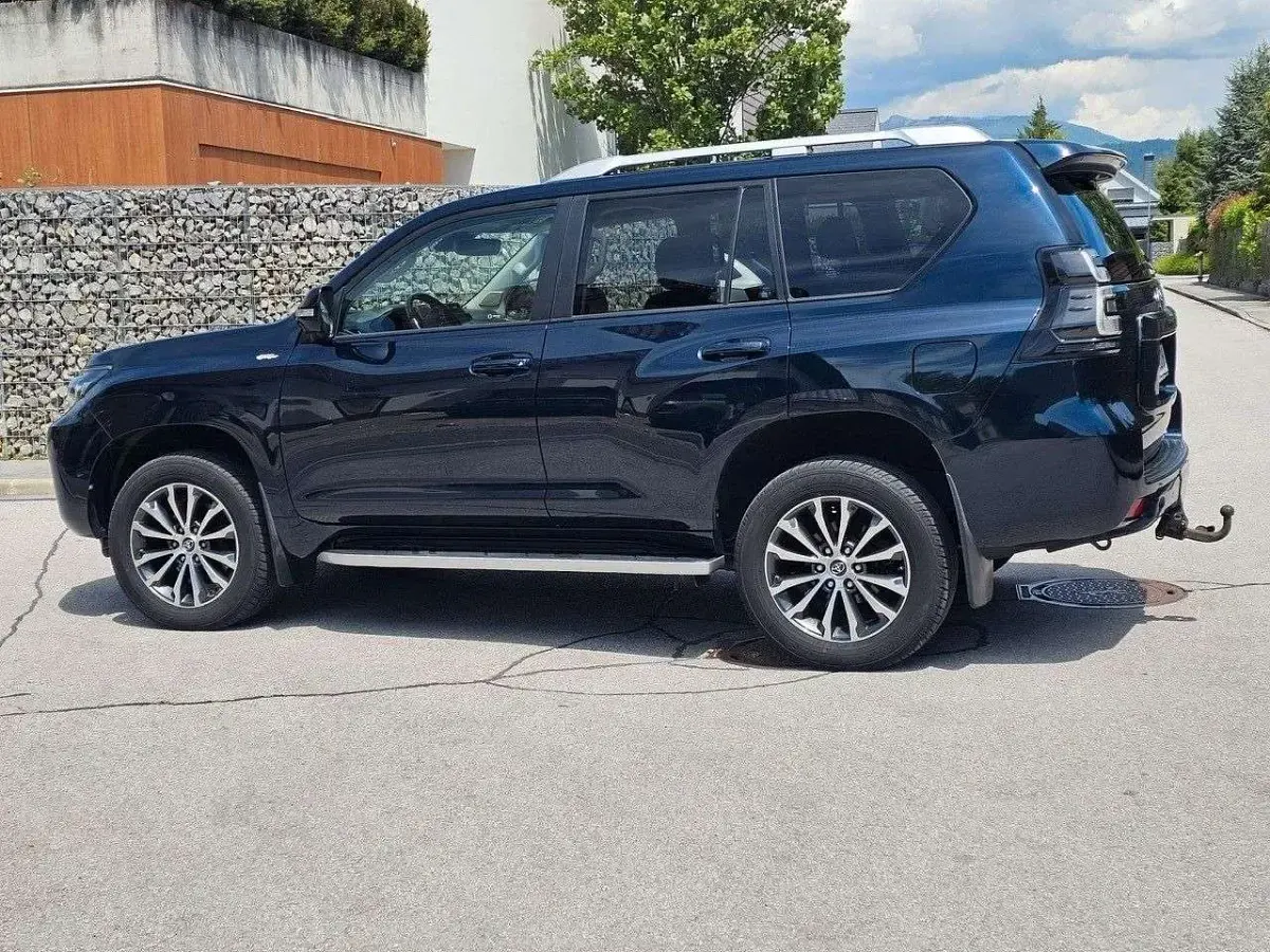 Gebraucht Toyota Land Cruiser TEC-Edition 204 PS (150 kW) 2021 Schwarz metallic SUV
