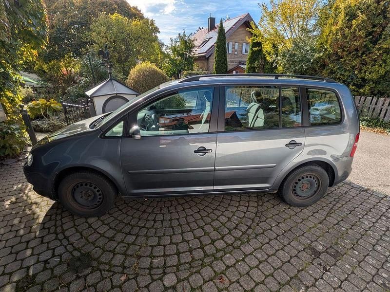 Grau Gebraucht 2005 VW Touran Conceptline Van / Kleinbus | 1.250 € (Guter Preis) - Bild 1/4