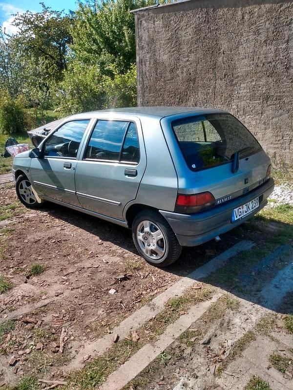 Silber Gebraucht 1992 Renault Clio Kleinwagen | 650 € - Bild 1/4