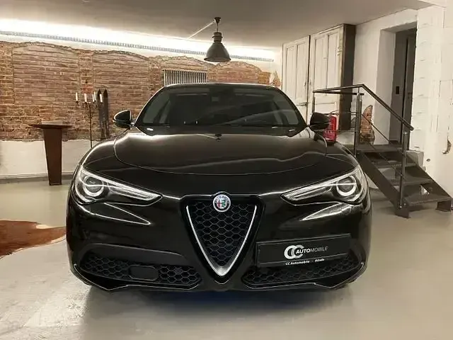 Gebraucht Alfa Romeo Stelvio Lusso 285 PS (209 kW) 2021 Schwarz SUV