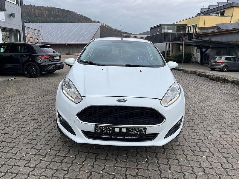 Gebraucht Ford Fiesta 101 PS (74 kW) 2016 Weiß Limousine