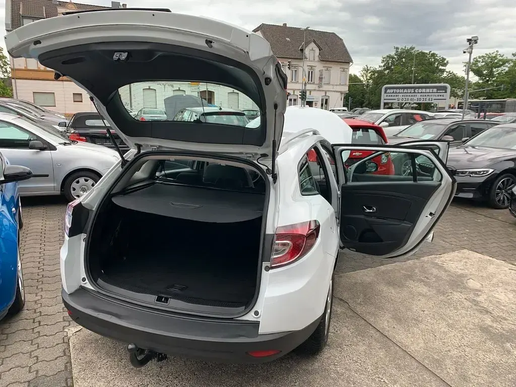 Gebraucht Renault Mégane Expression 110 PS (80 kW) 2012 Weiß Limousine