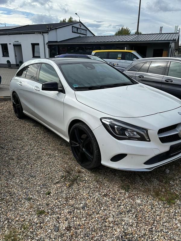 Weiß Gebraucht 2018 Mercedes CLA220 Limousine | 22.000 € (Fairer Preis) - Bild 1/4