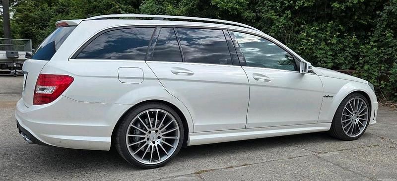 Weiß Gebraucht 2013 Mercedes C63 AMG AMG Kombi | 42.500 € (Teuer) - Bild 1/4