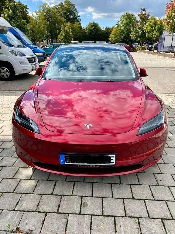 Rot Gebraucht 2025 Tesla Model 3 Limousine | 46.600 € (Fairer Preis) - Bild 1/4