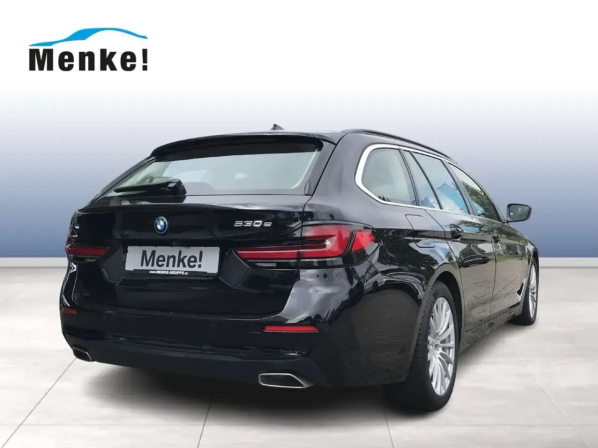 Gebraucht BMW 530e Sport Line 292 PS (214 kW) 2022 Schwarz Kombi