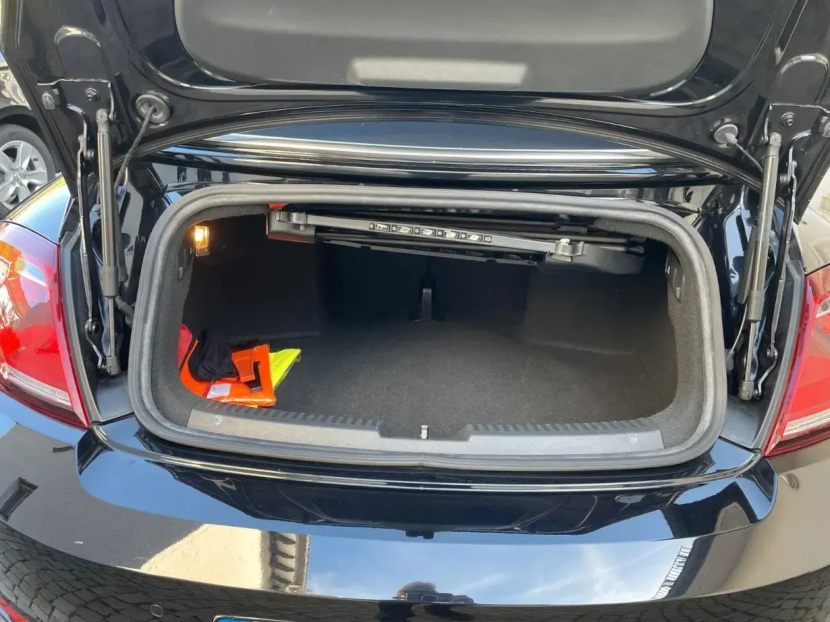 Używany VW Beetle Design 105 KM (77 kW) 2018 Czarny Hatchback