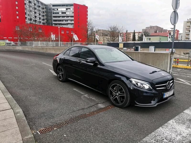 Schwarz Gebraucht 2016 Mercedes C400 AMG Limousine | 33.000 € (Etwas zu teuer) - Bild 1/4