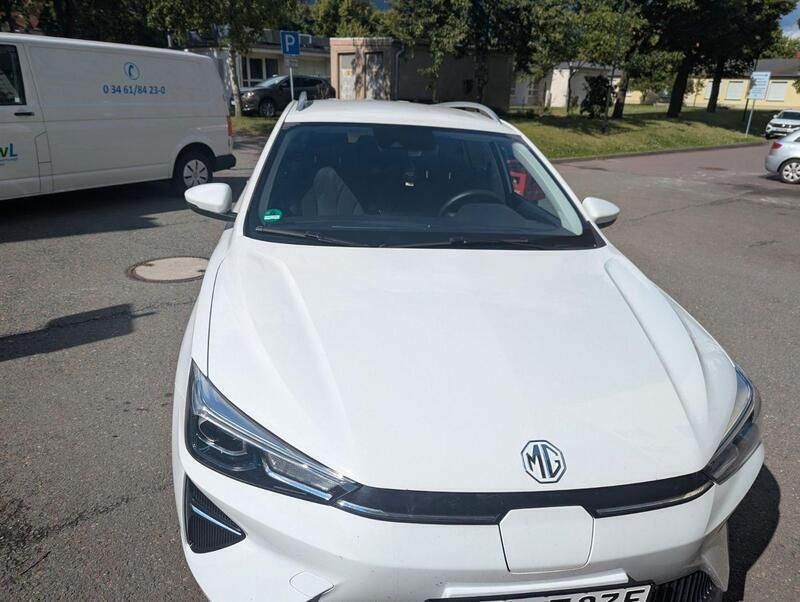 Weiß Gebraucht 2022 MG MG5 EV Comfort Kombi | 16.599 € - Bild 1/4