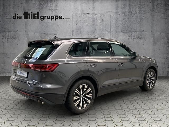 Gebraucht VW Touareg Basis 231 PS (169 kW) 2024 Grau SUV