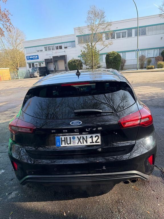 Gebraucht Ford Focus ST-Line 125 PS (91 kW) 2023 Schwarz Limousine