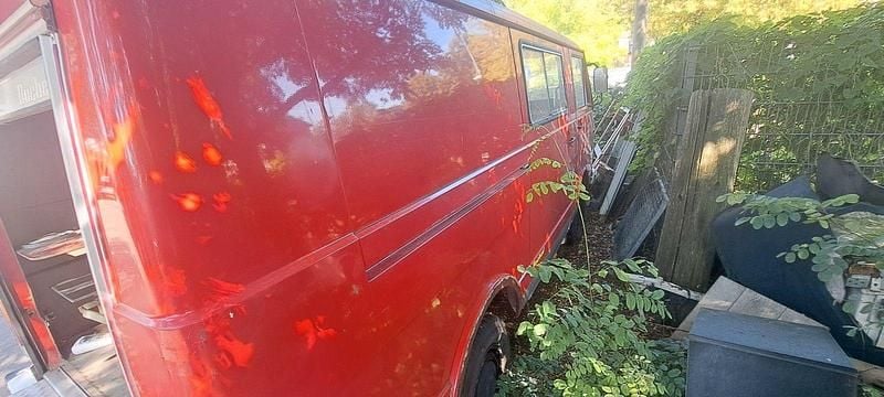 Second-hand VW LT 75 CP (55 kW) 1981 Roșu Monovolum