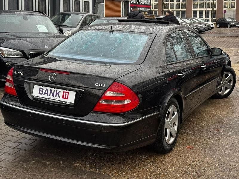 Gebraucht Mercedes E220 Avantgarde 150 PS (110 kW) 2006 Schwarz Limousine