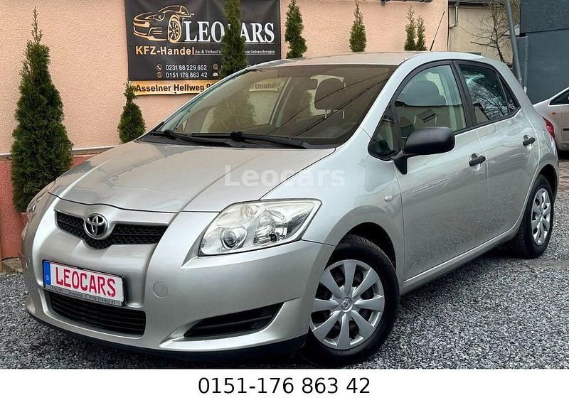 Gebraucht Toyota Auris 101 PS (74 kW) 2009 Silber Kleinwagen