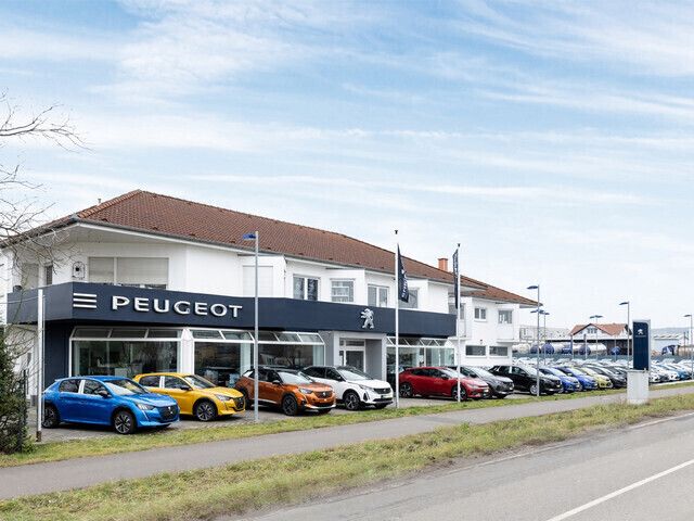 Gebraucht Peugeot e-2008 Active 100 kW (136 PS) 2024 Lackierung elixierrot/typ ver SUV