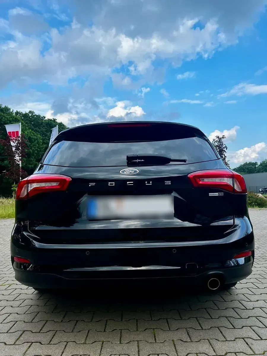 Gebraucht Ford Focus Titanium 125 PS (91 kW) 2020 Schwarz Kombi