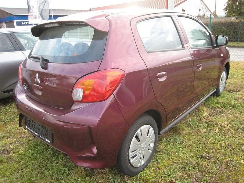 Neu Mitsubishi Space Star Plus 71 PS (52 kW) 2025 Rot Limousine