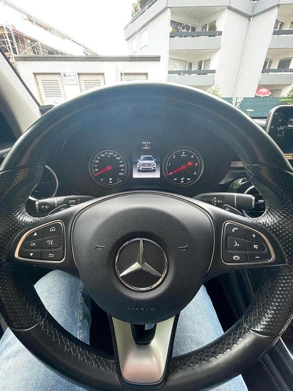 Schwarz Gebraucht 2016 Mercedes GLC220 SUV | 23.950 € (Fairer Preis) - Bild 1/4