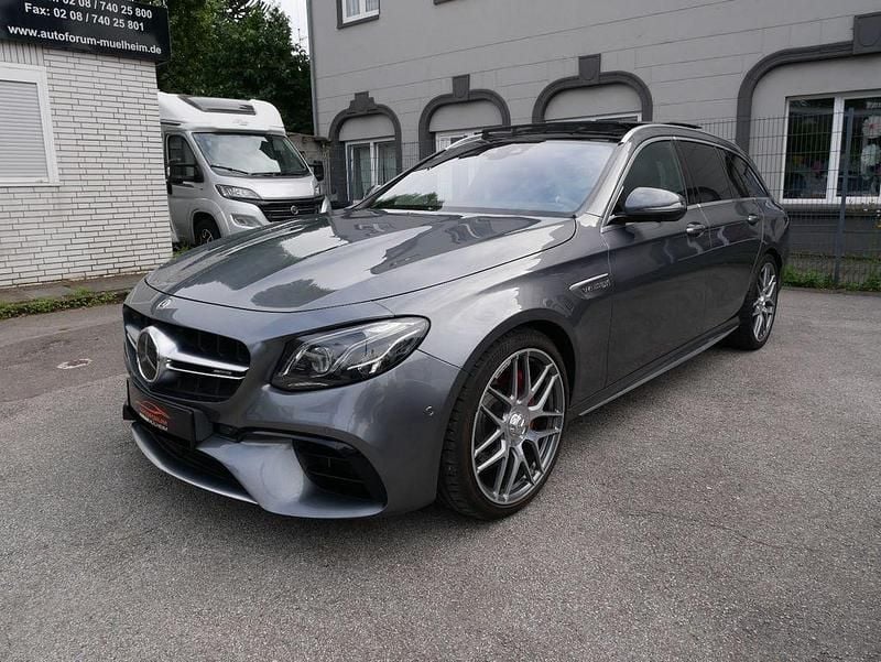 Grau Gebraucht 2018 Mercedes E63S AMG AMG Limousine | 52.950 € (Guter Preis) - Bild 1/4