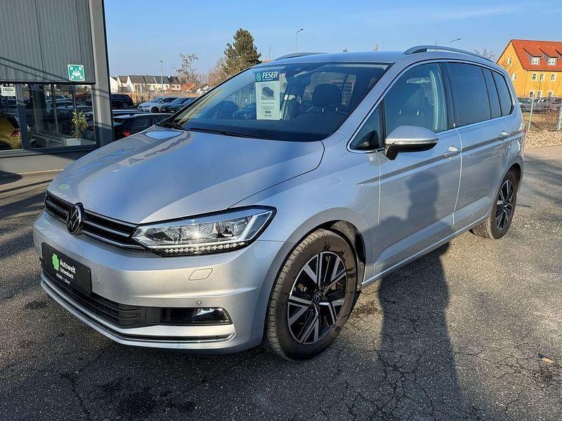 Gebraucht VW Touran Highline 150 PS (110 kW) 2022 Reflexsilber Van / Kleinbus