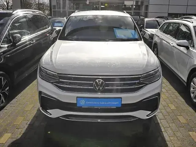 Gebraucht VW Tiguan R-line 150 PS (110 kW) 2024 Pure white SUV