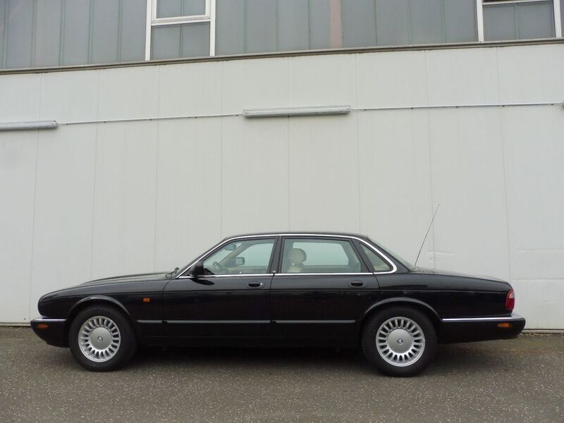 Schwarz Gebraucht 1999 Jaguar XJ8 Limousine | 12.900 € (Fairer Preis) - Bild 1/4