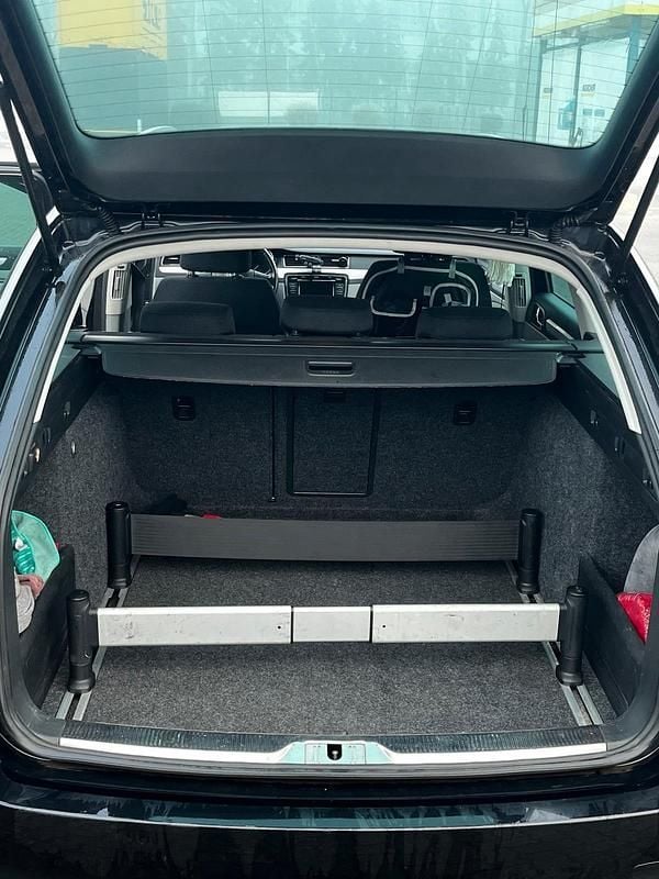 Gebraucht Skoda Superb 125 PS (91 kW) 2011 Schwarz Kombi