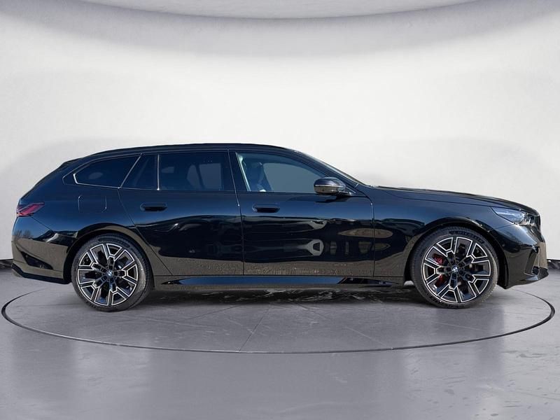 Neu BMW 540 303 PS (222 kW) 2026 Schwarz Kombi