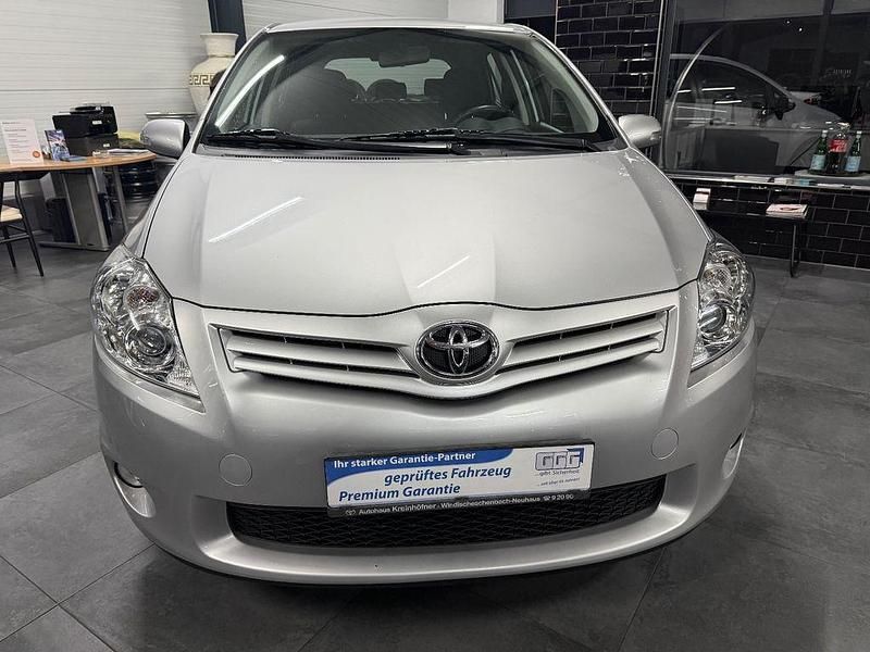 Gebraucht Toyota Auris Life+ 132 PS (97 kW) 2010 Silber Limousine