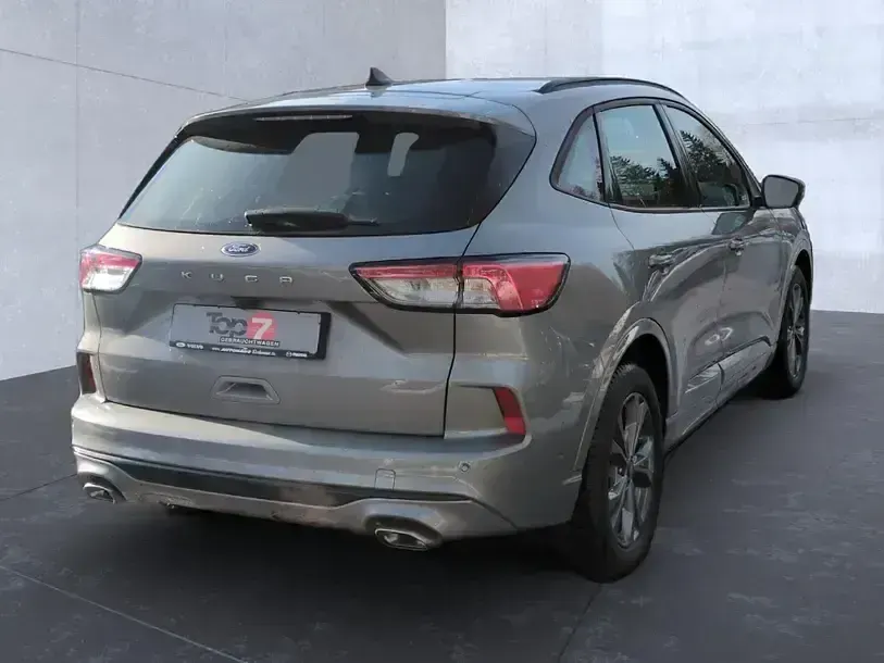 Usado Ford Kuga ST-Line 150 HP (110 kW) 2023 Prateado SUV