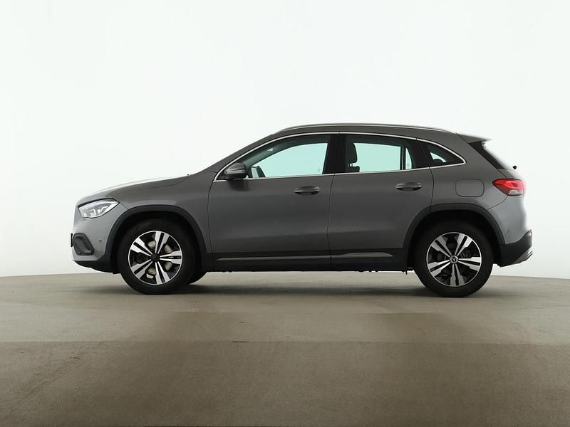 Gebraucht Mercedes GLA200 Progressive 163 PS (119 kW) 2022 Grau SUV