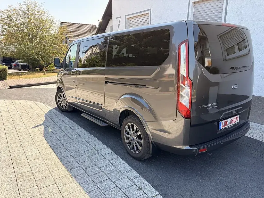 Gebraucht Ford Tourneo Custom Titanium X 185 PS (136 kW) 2022 Grau Van