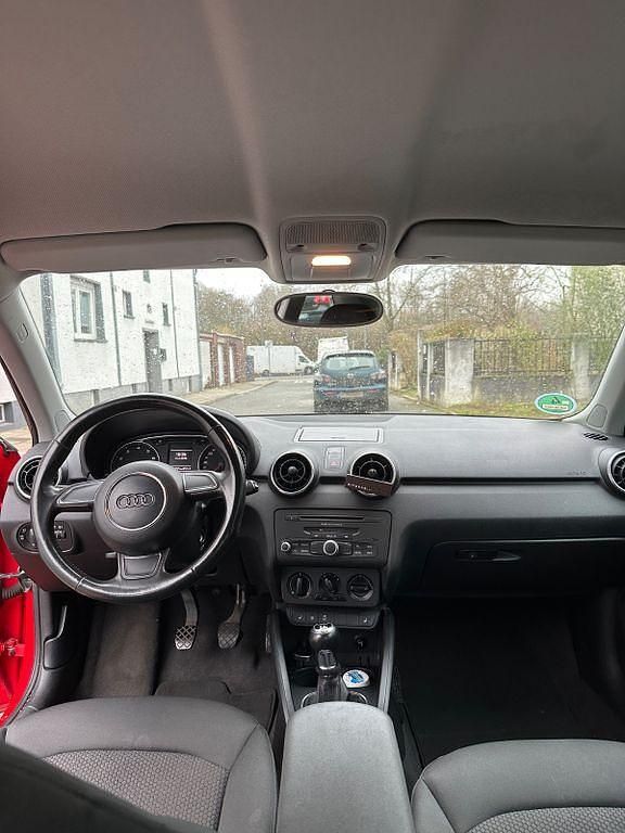 Gebraucht Audi A1 Attraction 86 PS (63 kW) 2011 Rot Kleinwagen