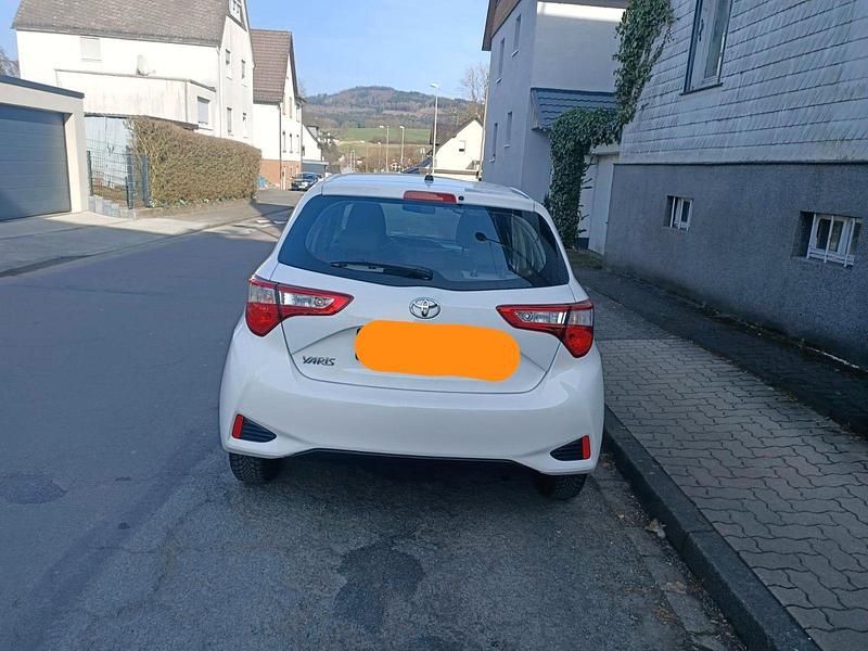 Gebraucht Toyota Yaris 72 PS (52 kW) 2019 Weiß Kleinwagen