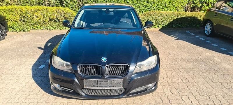 Second-hand BMW 318 143 CP (105 kW) 2009 Negru Berlinǎ
