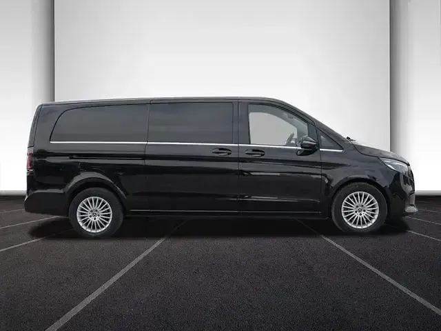 Gebraucht Mercedes V300 Avantgarde 237 PS (174 kW) 2025 Obsidianschwarz Van / Kleinbus