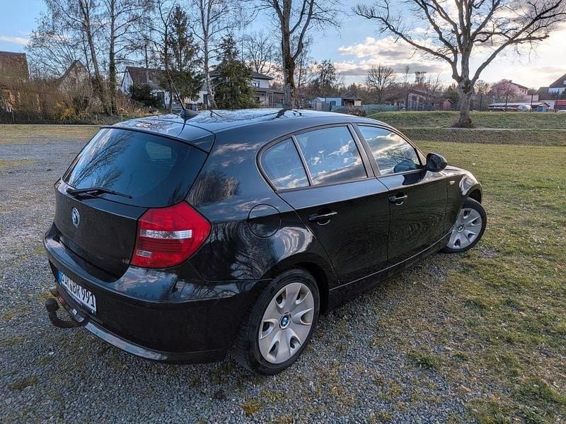 Gebraucht BMW 118 143 PS (105 kW) 2011 Schwarz Kleinwagen