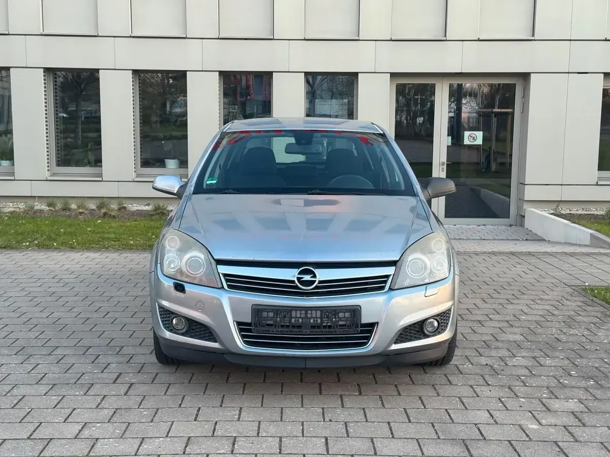 Usata Opel Astra 110 CV (80 kW) 2008 Andere farben Utilitaria