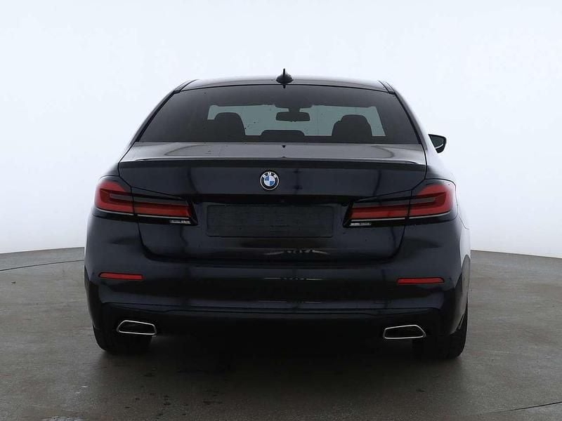 Gebraucht BMW 520 190 PS (139 kW) 2022 Black sapphire metallic Limousine