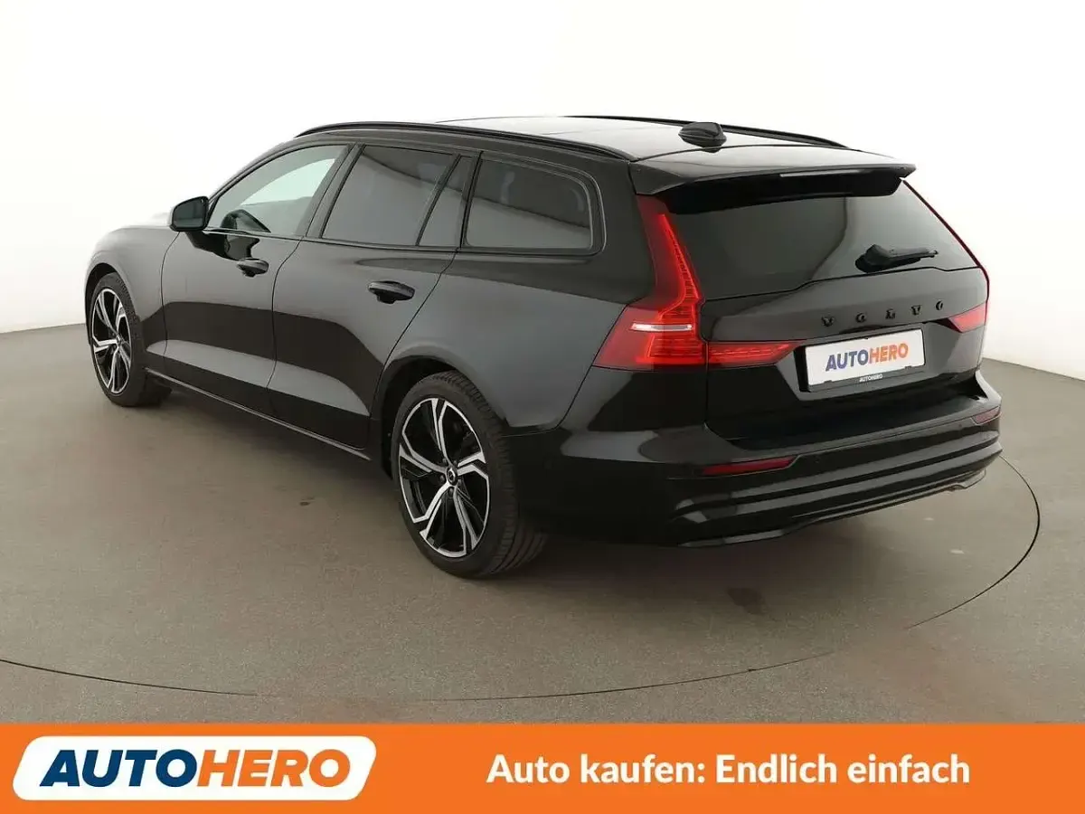 Gebraucht Volvo V60 Ultimate 197 PS (144 kW) 2023 Onyx blac Kombi
