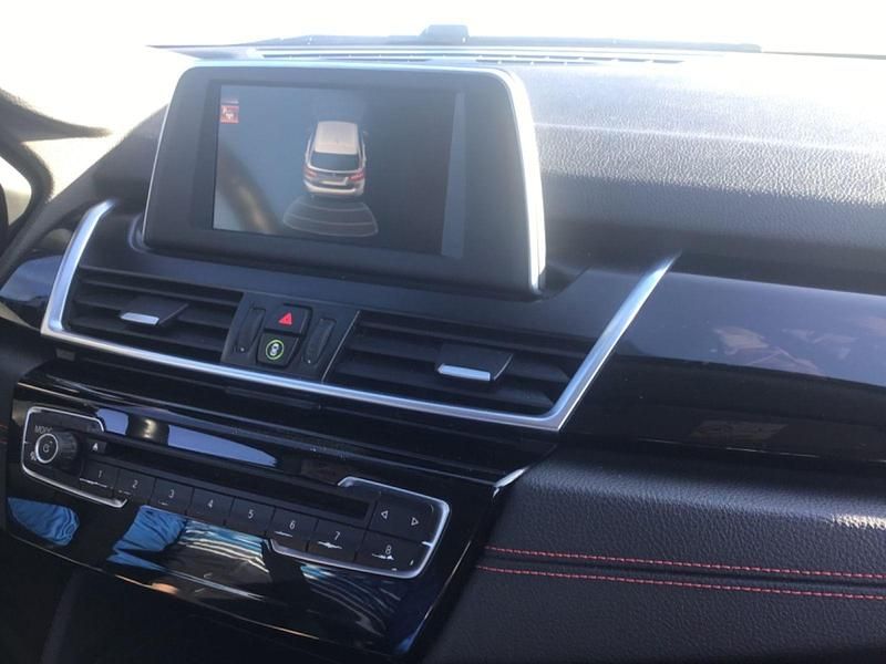 Gebraucht BMW 220 Active Tourer 192 PS (141 kW) 2015 Rot Van / Kleinbus