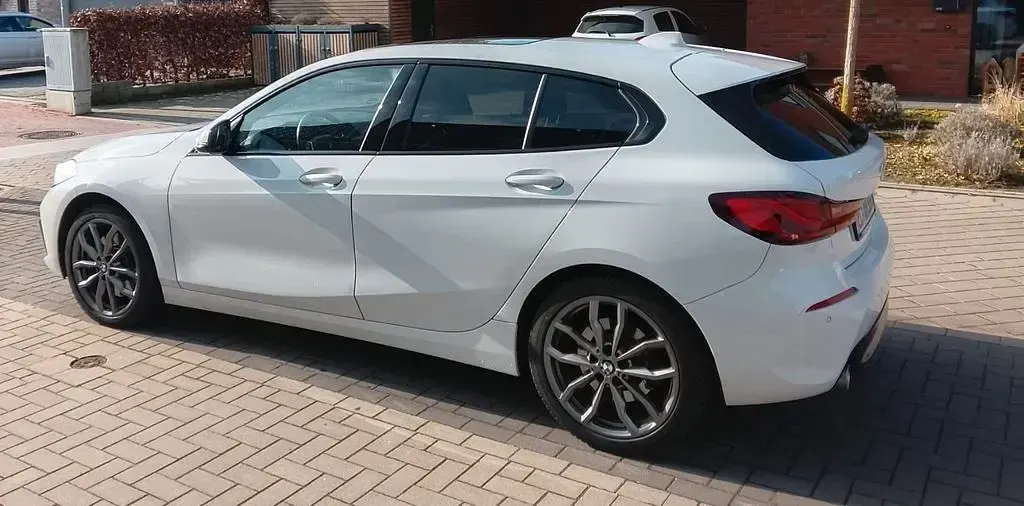 Gebraucht BMW 120 Sport Line 192 PS (141 kW) 2021 Weiß Kleinwagen