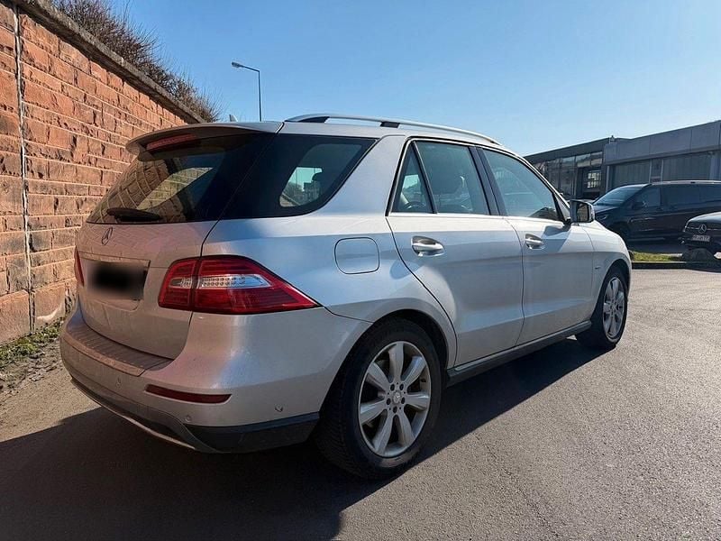 Gebraucht Mercedes ML350 258 PS (189 kW) 2012 Silber SUV