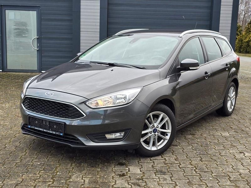 Gebraucht Ford Focus Business Edition 125 PS (91 kW) 2017 Grau Kombi