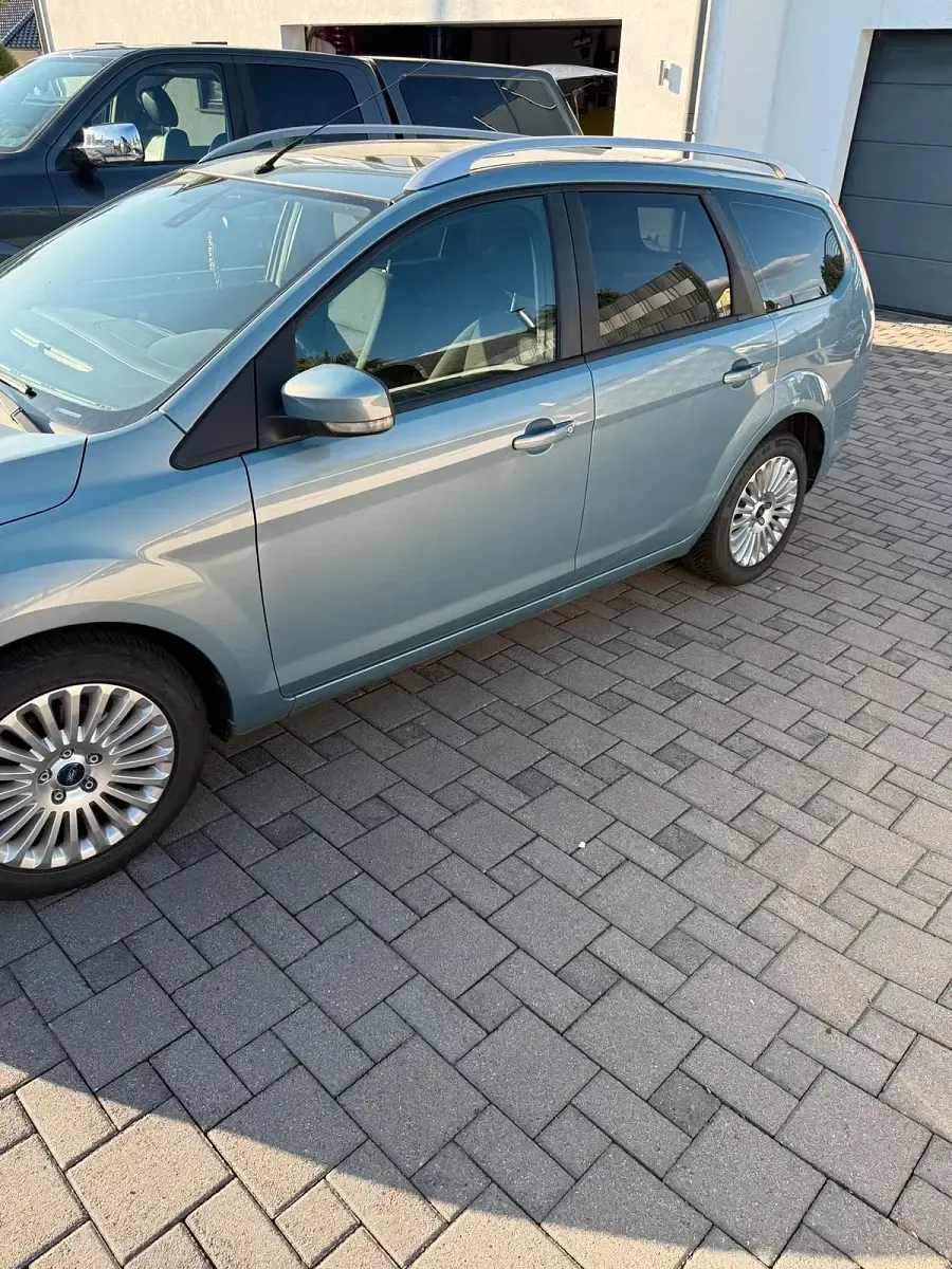Gebraucht Ford Focus Ambiente 109 PS (80 kW) 2008 Blau Kombi